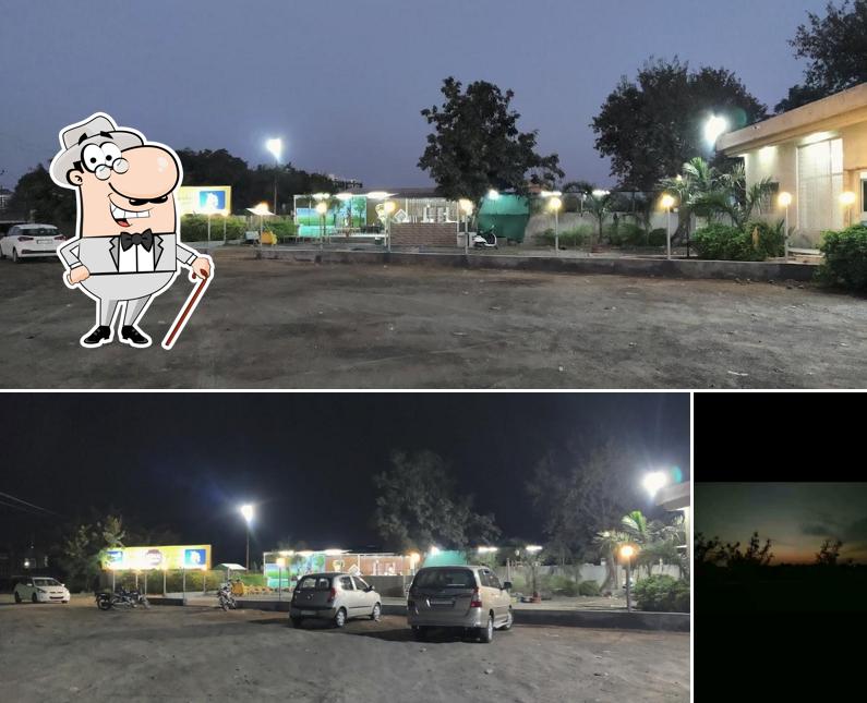 The exterior of Momai Dhaba