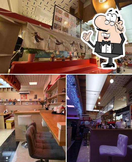 Siediti a un tavolo di Sushi Yayoi