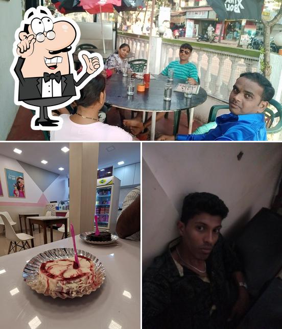 The interior of Baskin Robbins