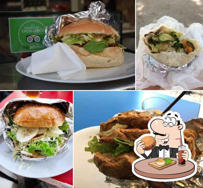 Concediti un bell'hamburger a Vege vegan street food restaurant