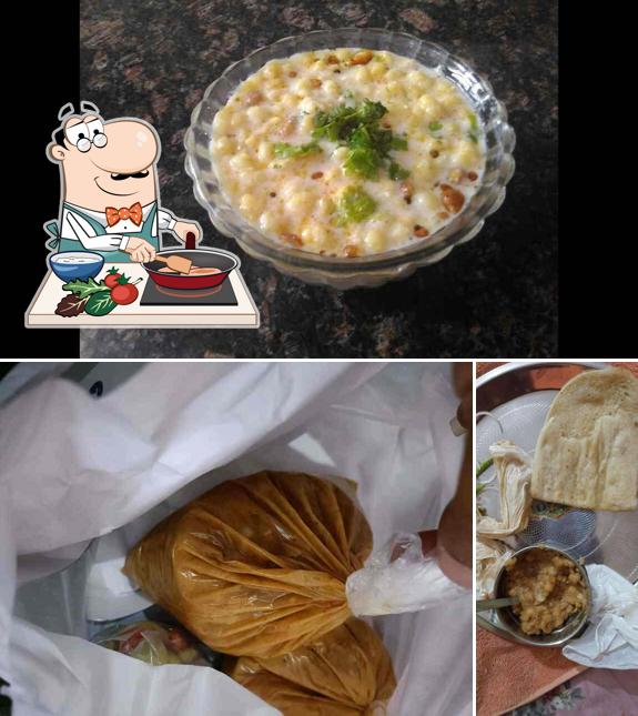 Chicken curry at Radhey Krishna Chole Kulche