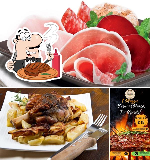Prenditi i piatti di carne a Chiosco Bar
