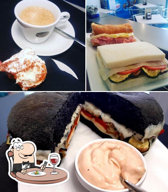 La foto di cibo e bevanda da Bar Alle Piscine Da Veronica