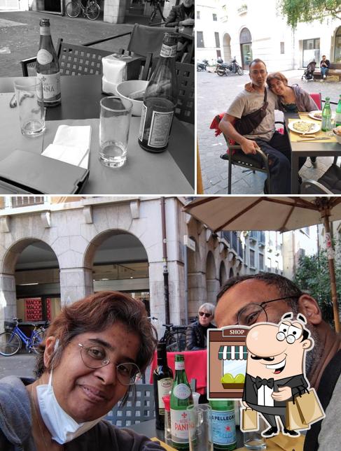 Guarda gli esterni di Caffè Dell' Ammiraglio