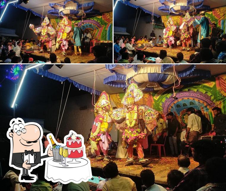 Hyderabad Chefs offers a space to hold a wedding dinner