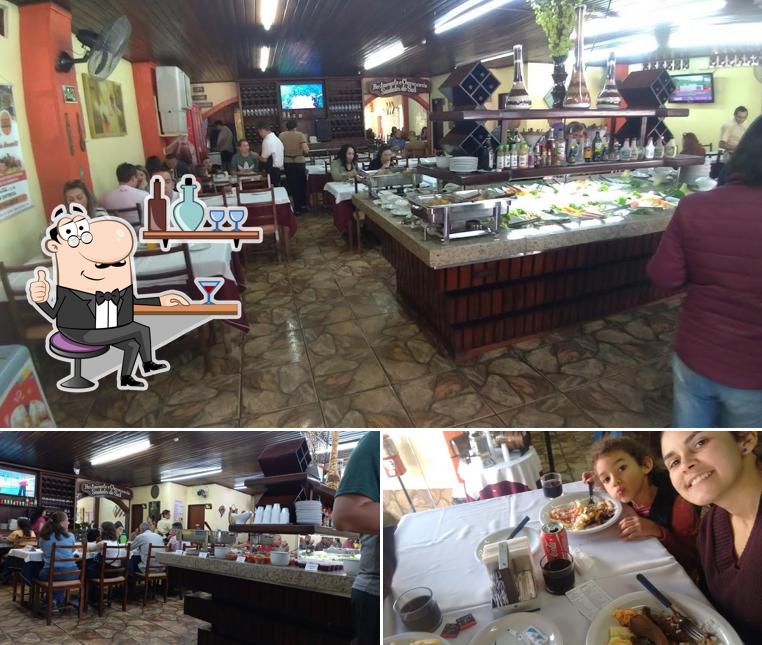 O interior do Churrascaria Saudades do Sul
