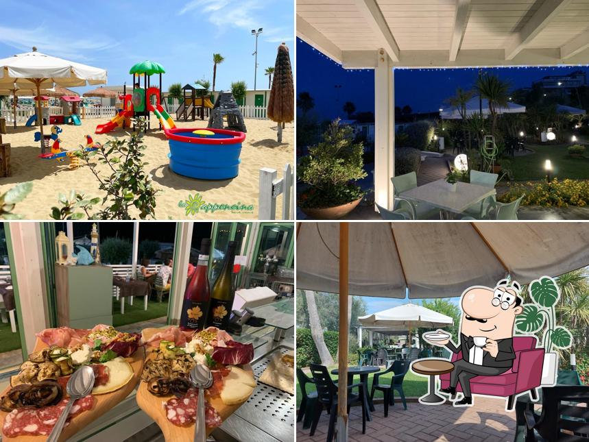 Siediti a un tavolo di La Capponcina Beach Resort - Stabilimento Balneare Pescara - Spiaggia Attrezzata Arrosticini Ristorante Pizzeria