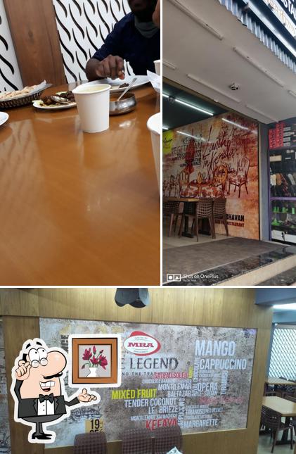 The interior of MALABAR BHAVAN RESTAURANT & MAJEEDIYA JUICE HOUSE