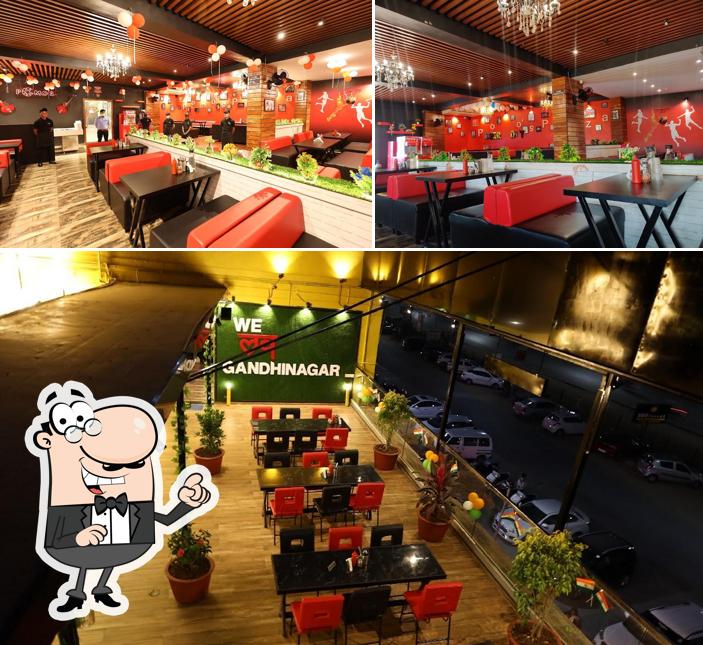 Take a seat at one of the tables at Pomo’s Pizza Gandhinagar