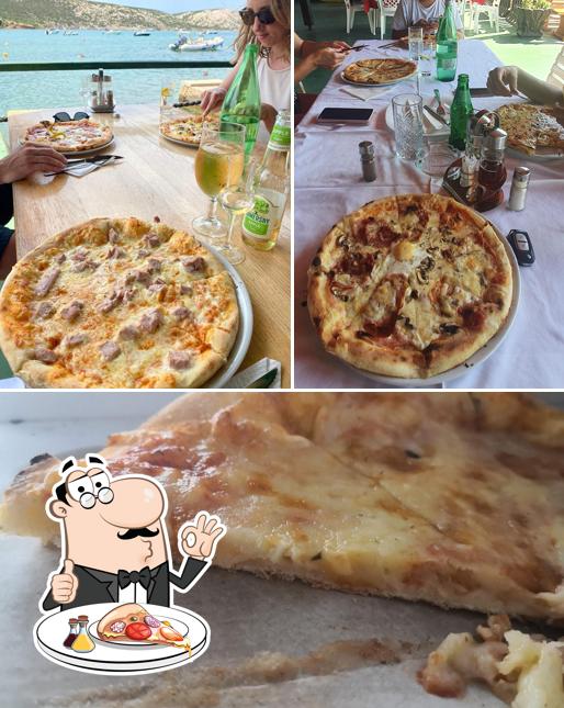 Prenditi una pizza a Konoba Toni