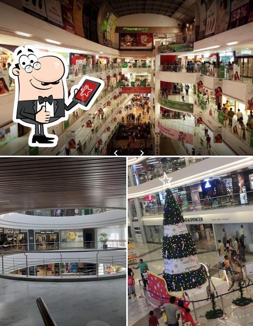 Here's a photo of Brookefields Mall