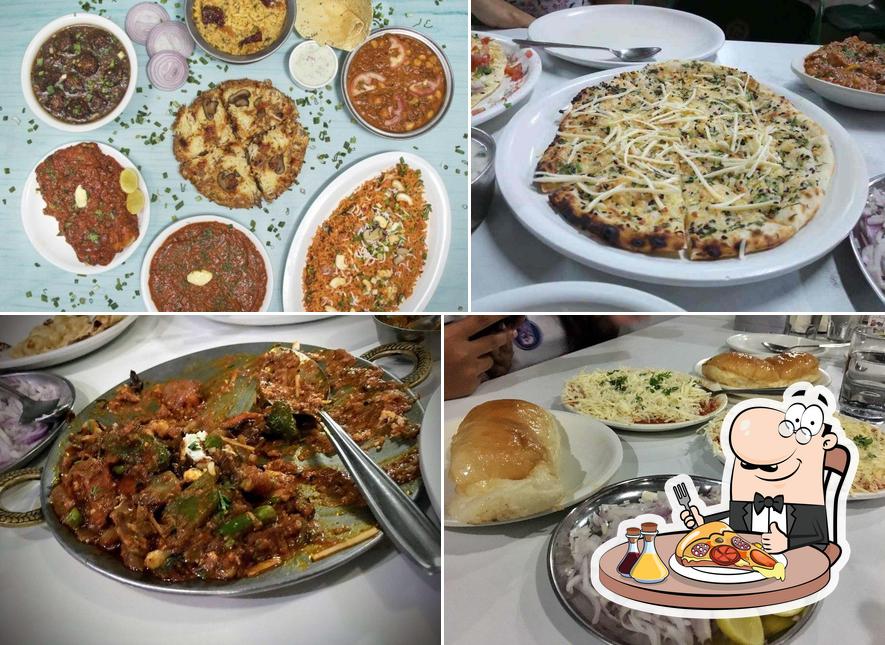 Get pizza at Tiffany's