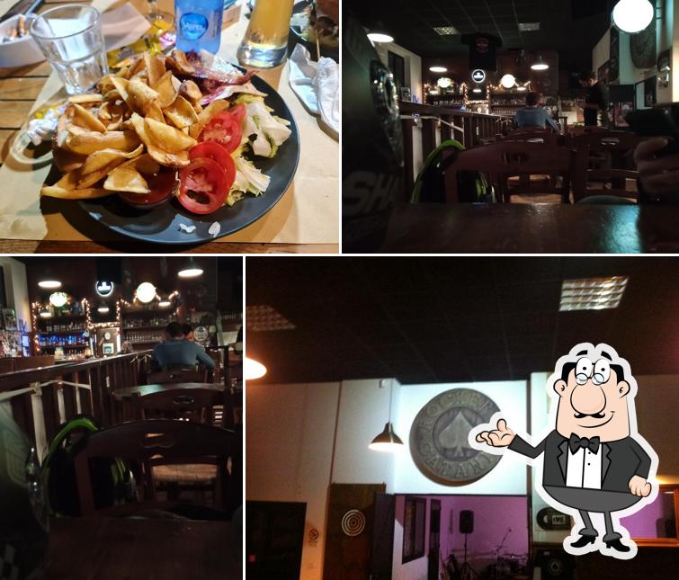 Siediti a un tavolo di Rocker's pub