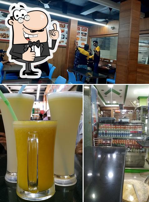 Look at the pic of CHICKEN CHICAGO`AND SUN BAKERS