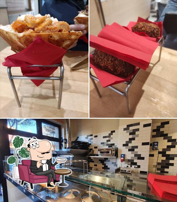 Siediti a un tavolo di BELLO PIENO