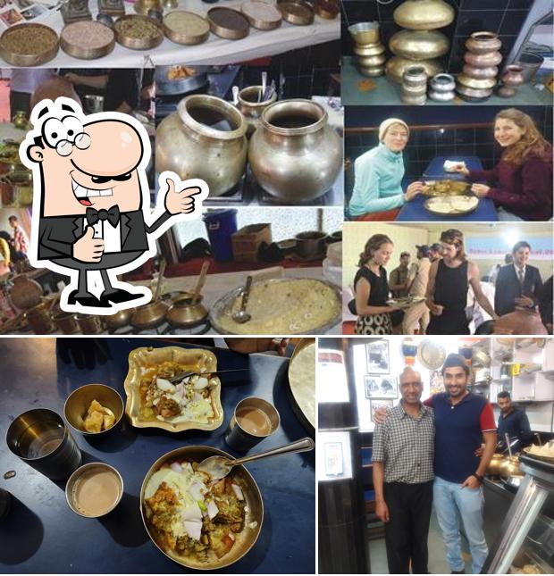 Here's a photo of Hapur Walo kee Dukaan