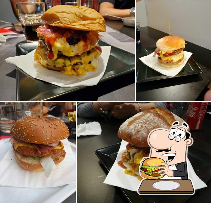 Skassapanza Vinovo propone un'ampia varietà di opzioni per gli amanti dell'hamburger