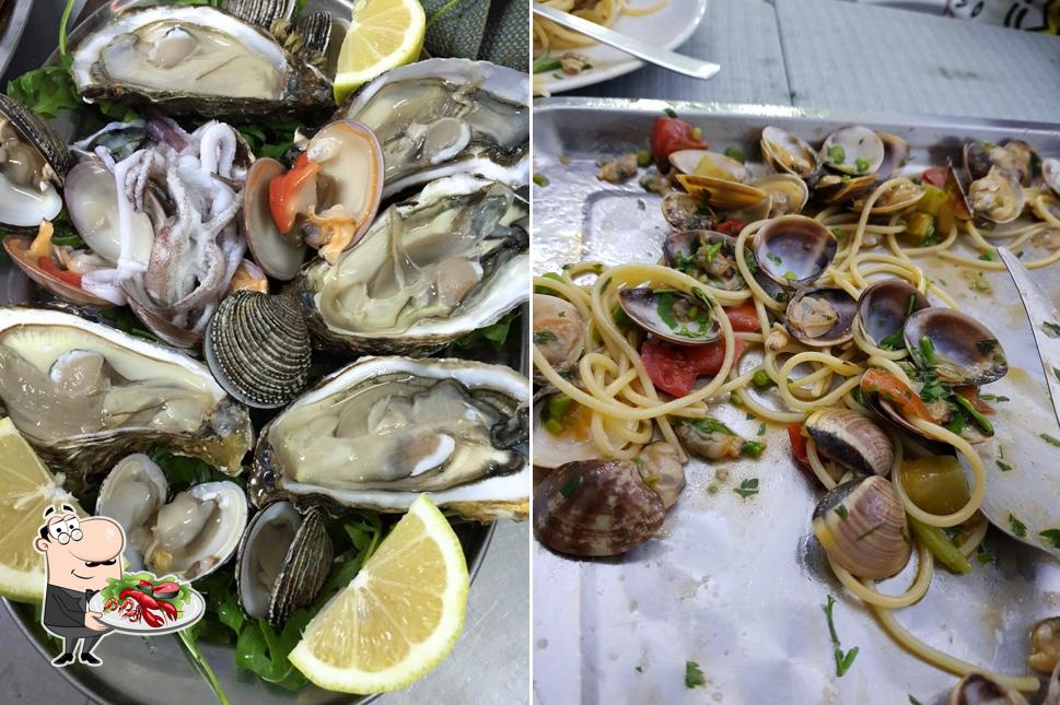 Ordina tra i vari pasti di mare disponibili a Pizzeria Napoletana By Sciuscià