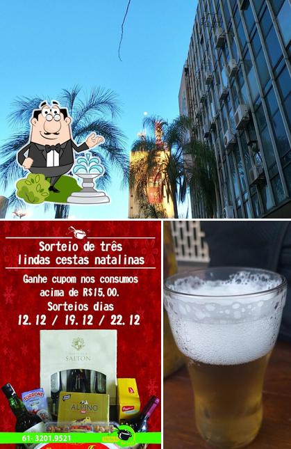 A exterior e cerveja do restaurante