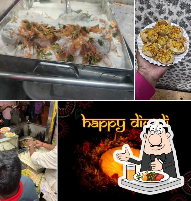 Food at Madhushahi Samosa Centre