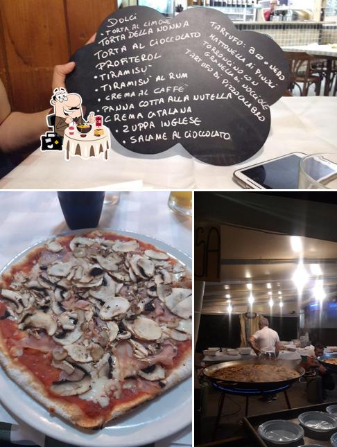 La cibo e lavagna del ristorante