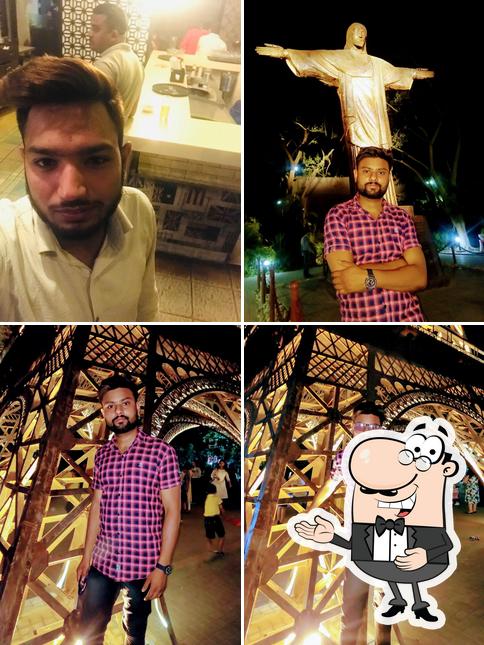 Here's a photo of Sharma Samose Tikki Wala