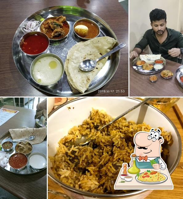 Meals at Hotel Kolhapuri Tambada Pandhara