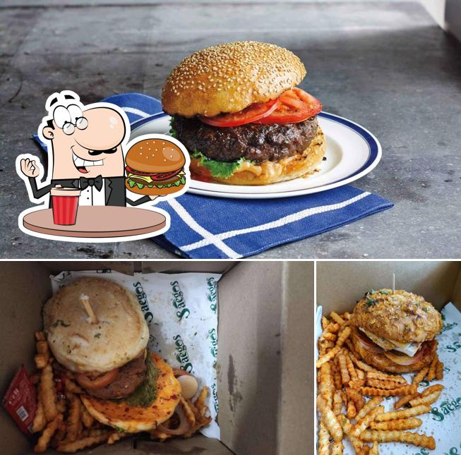 Order a burger at Saegos
