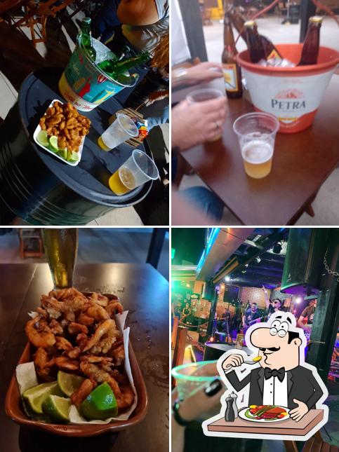 Comida em Dinossauros Rock Bar