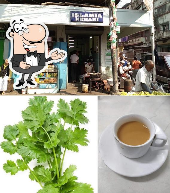 Here's a picture of Jadid Islamia Hotel (Islamia Nehari)