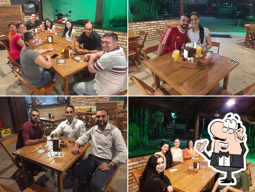 Veja imagens do interior do Rústica Hamburgueria