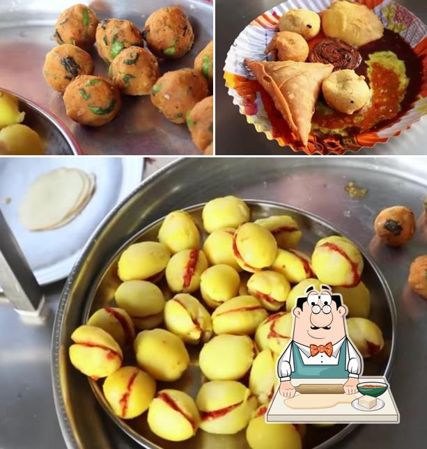 Samosa at Shri Raj Samosa Center