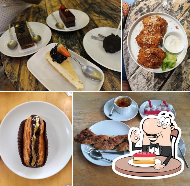 Cheesecake at Le Petit Four