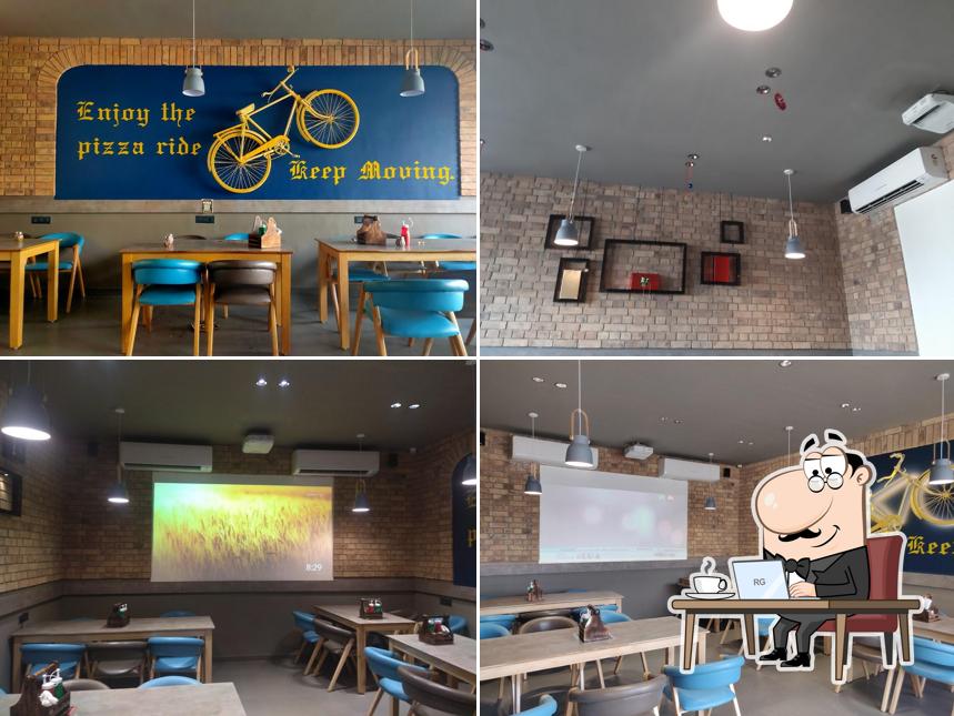 The interior of La Pinoz Pizza Karelibaugh