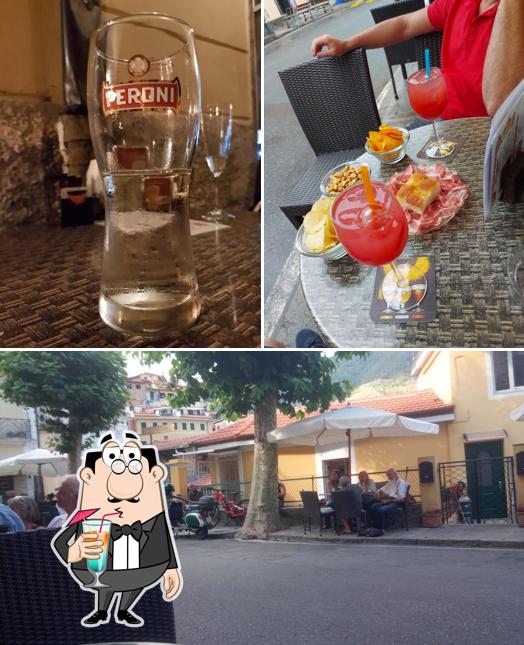 Questa è la foto che mostra la bevanda e interni di Bar Rina di Lazzerini Lorenzo
