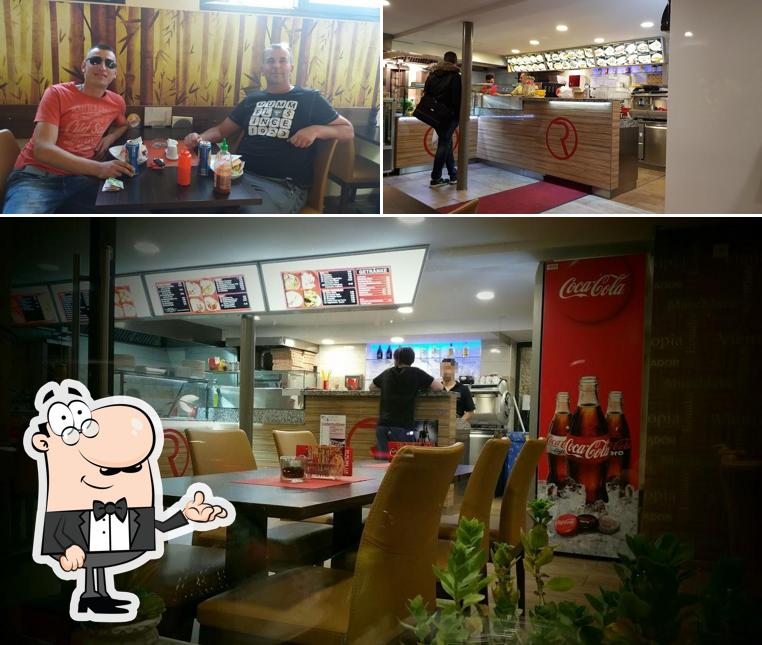 Dai un'occhiata agli interni di Reina Bistro