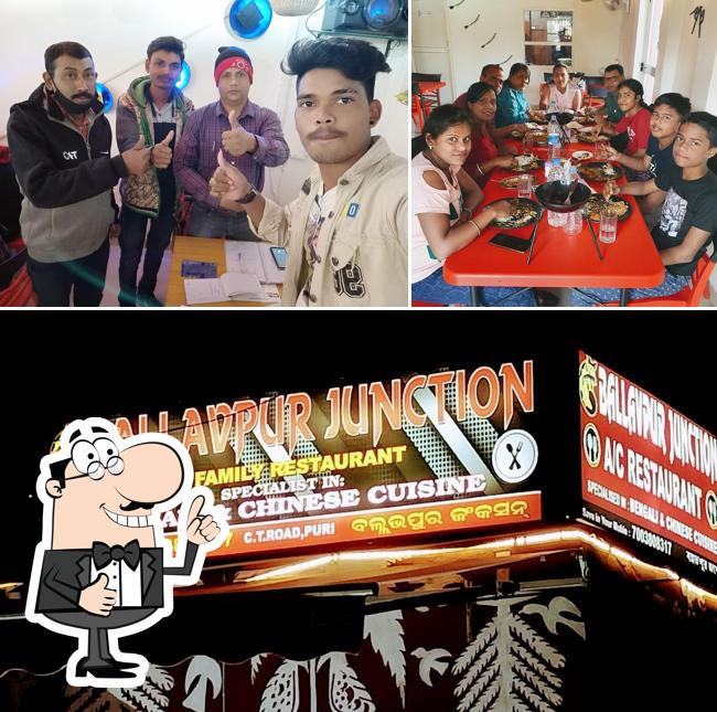 Look at this picture of Ballavpur Junction