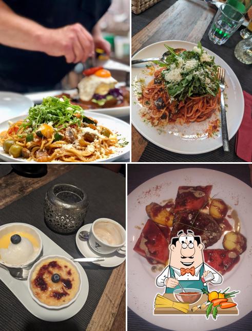 Spaghetti alla bolognese al Polina's Taverne