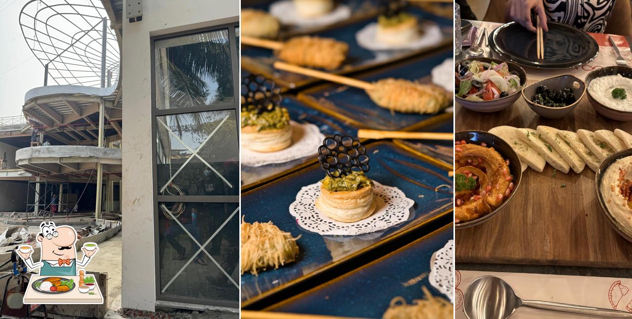 Food at Cafe De Meet Siguiente. Banquets, Cafés & Restaurants