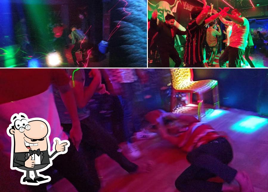 Vampire's cafe image