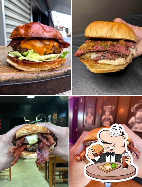 Delicie-se com um hambúrguer no T. Burguer House