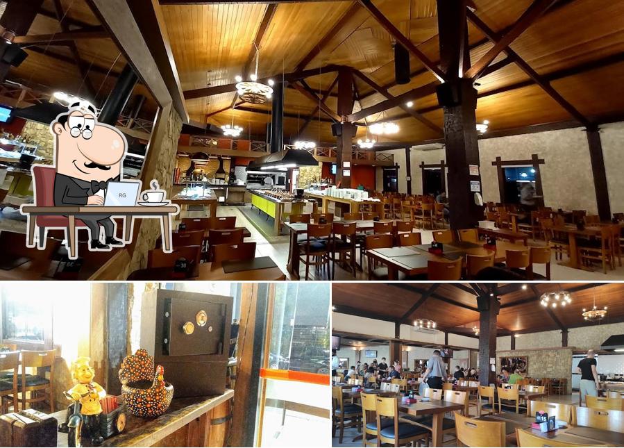 O interior do Restaurante Fazenda do Caipira