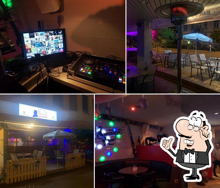 Dai un'occhiata agli interni di Amadeus Bar