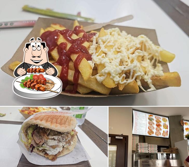 La foto della cibo e interni di Marelli Turkish Kebap Pizza