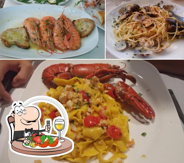 Prova la cucina di mare a Trattoria La Piazzetta