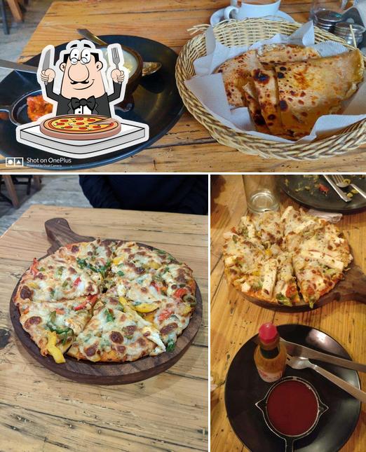 Try out pizza at ChatSang Café