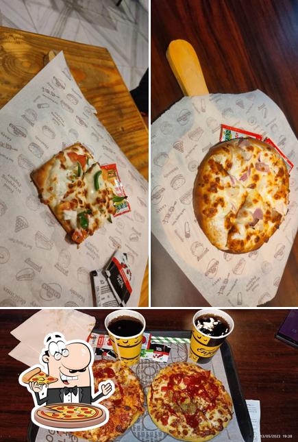 Try out pizza at Pizzardo (A Pizza Outlet)