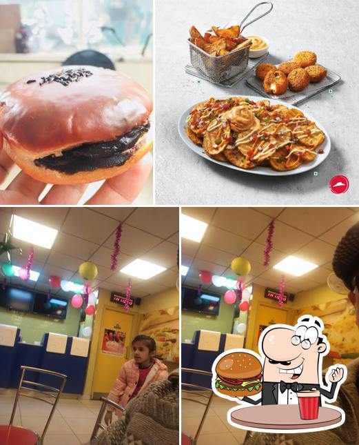 Order a burger at Pizza Hut Sector 59, Mohali