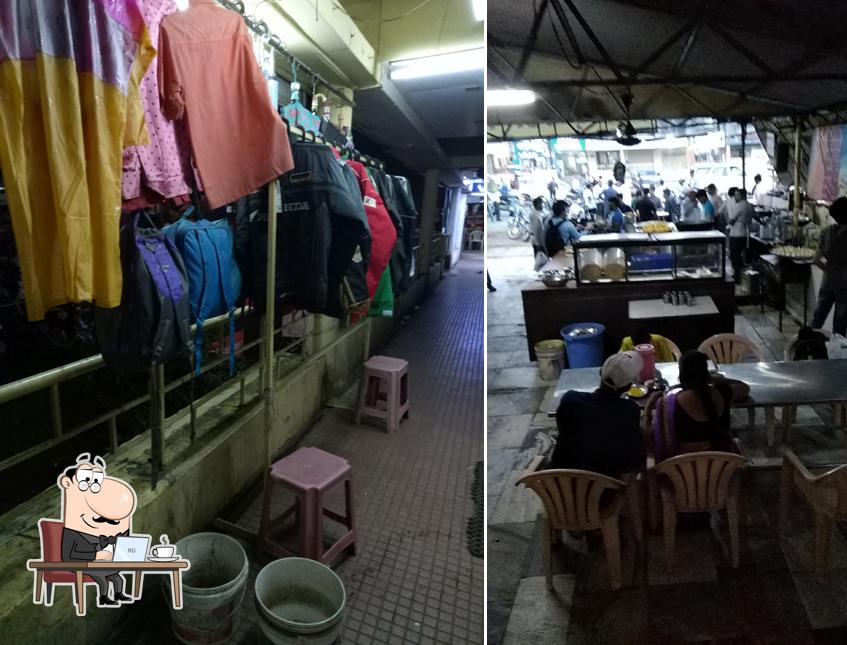 The interior of Anand Vada Pav