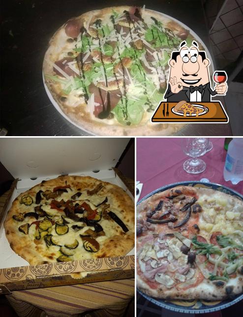 A Pizzeria Midway Rosticceria di Giuseppe D'Alessandro, puoi goderti una bella pizza